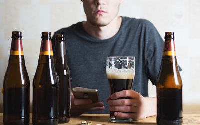 Алкоголик отказывается от помощи - Квинмед